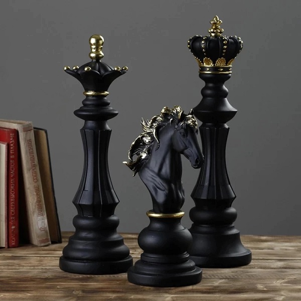 Escultura Decorativa em Resina Rainha Xadrez 40,5x13cm – Preto – Home Boss